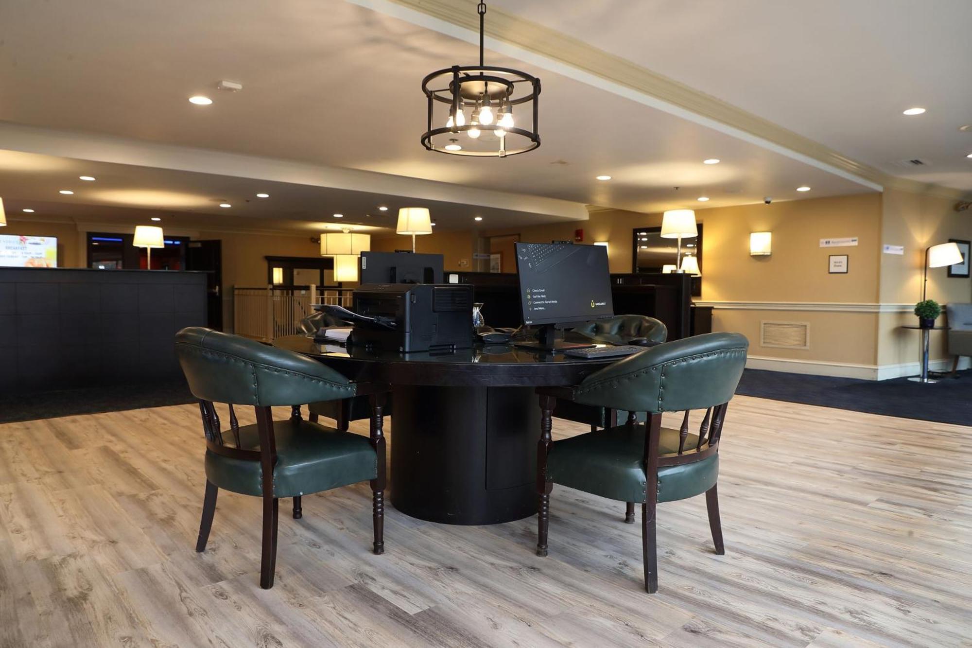 Four Points By Sheraton Wakefield Boston Hotel & Conference Center Экстерьер фото